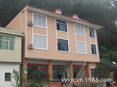 選擇PVC外墻掛板的三大優(yōu)勢 抗紫外線與廠家直銷省心更省錢